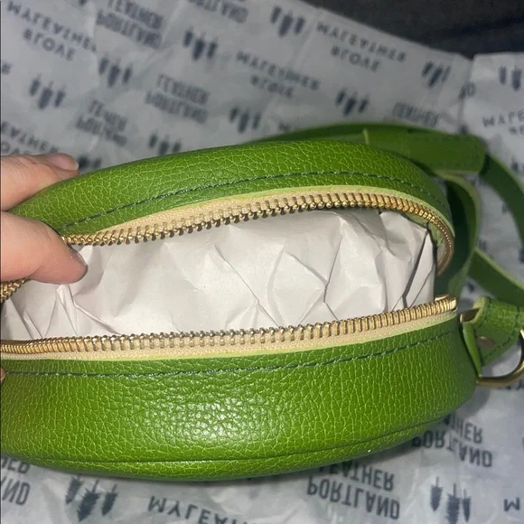 Portland Leather MANTIS Small Circle Crossbody - Picture 8 of 11